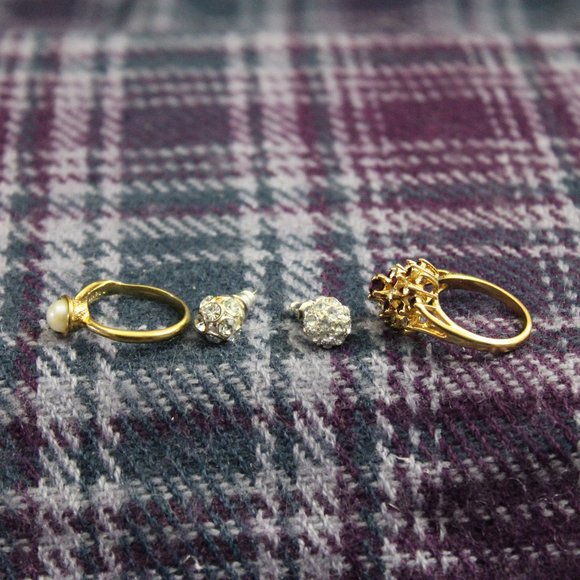 Costume Ring and Earring Lot of Three - Picture 6 of 8